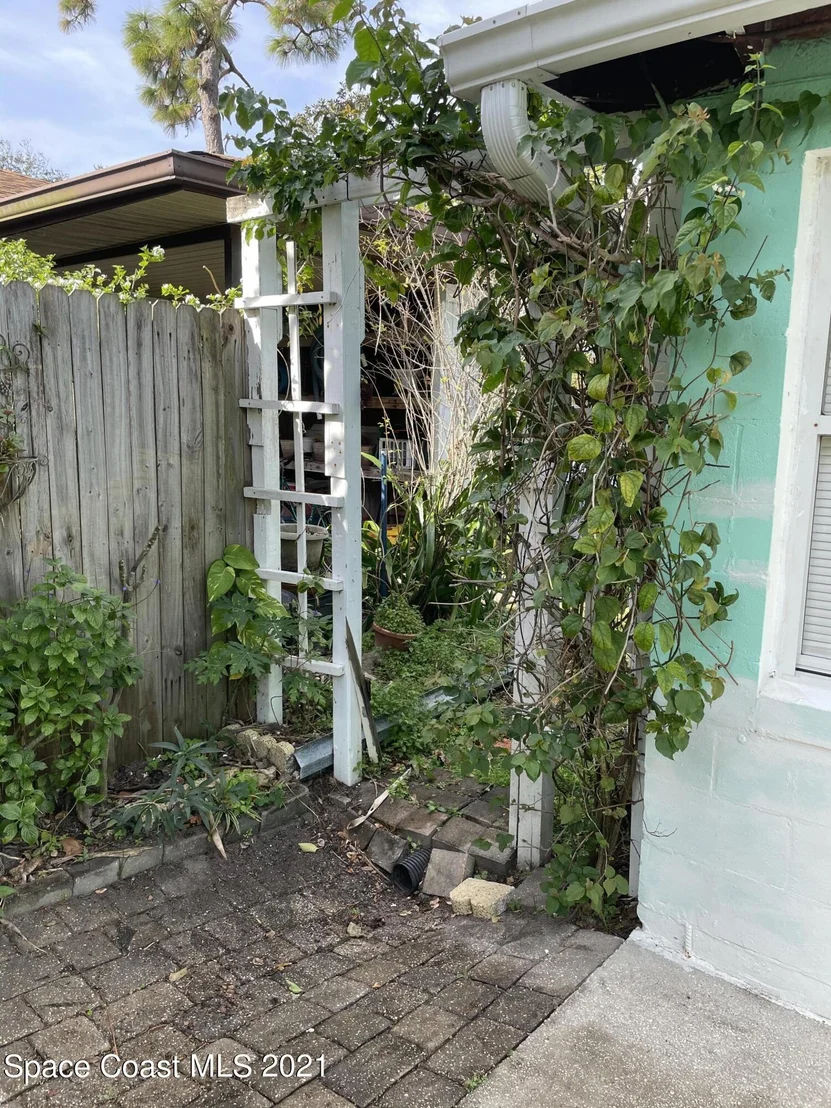 Photo of 1631 Old Colonial Way