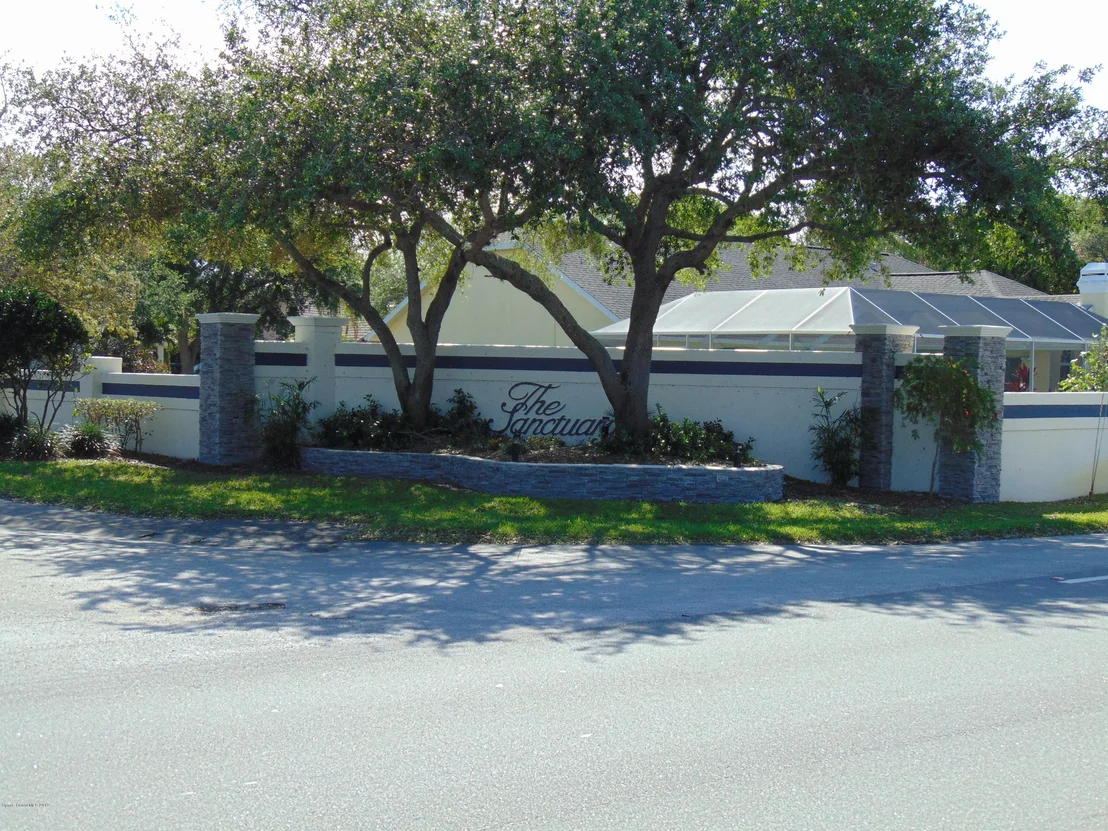 Photo of 595 Crassas Drive