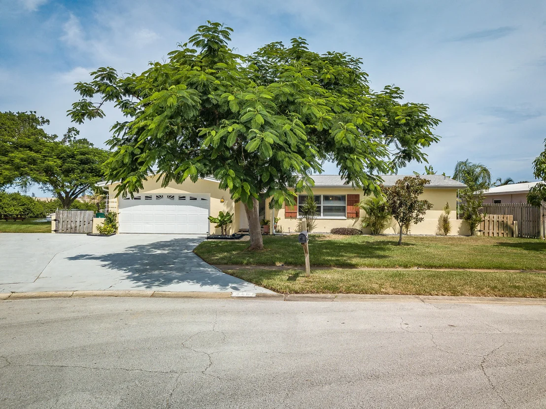 Photo of 445 Sparrow Drive