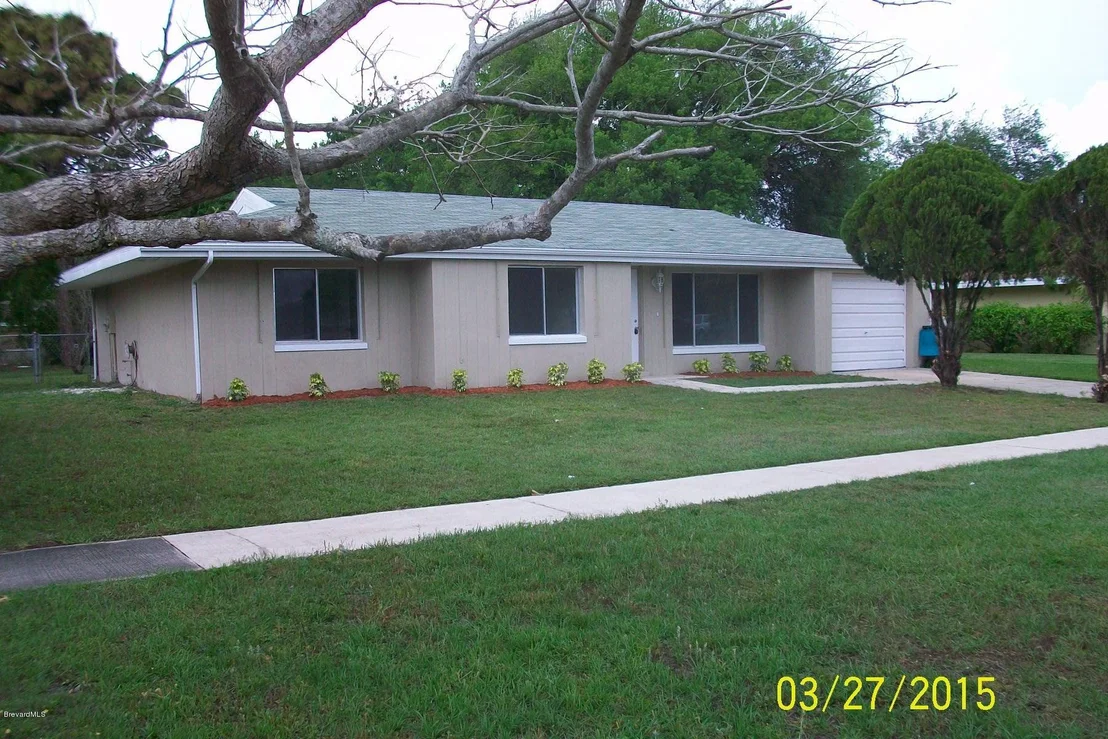 Photo of 1132 NE Mariposa Drive