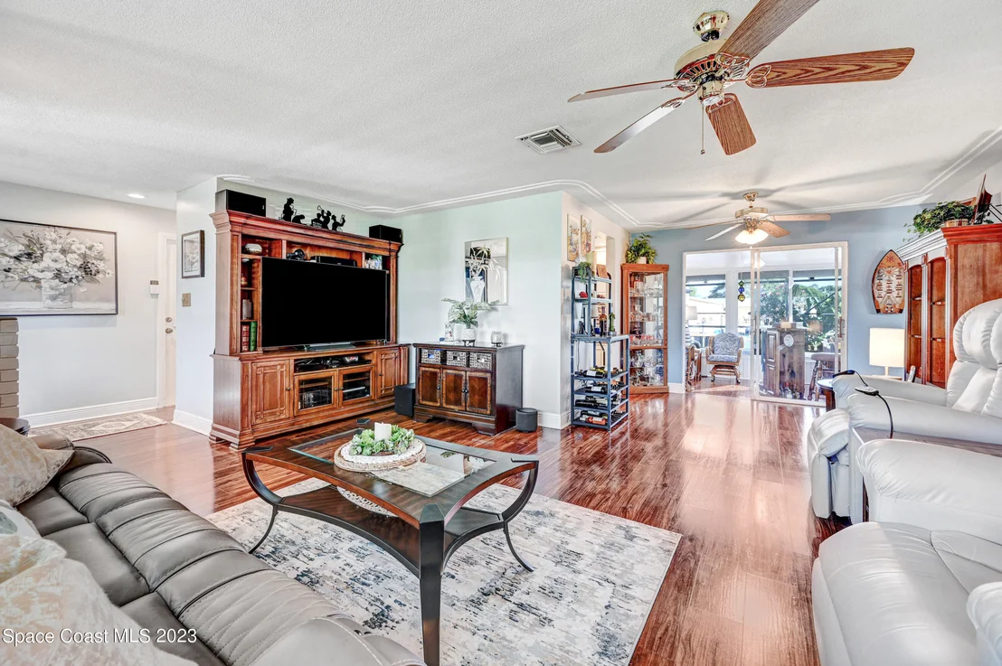 Photo of 405 Thrush Drive