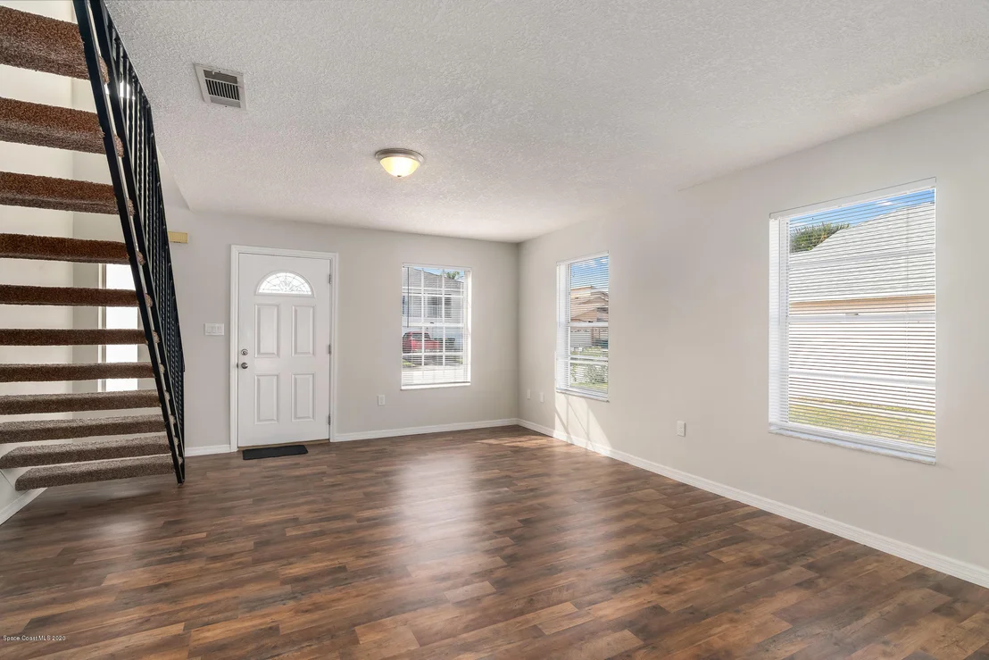 Photo of 272 Provincial Drive