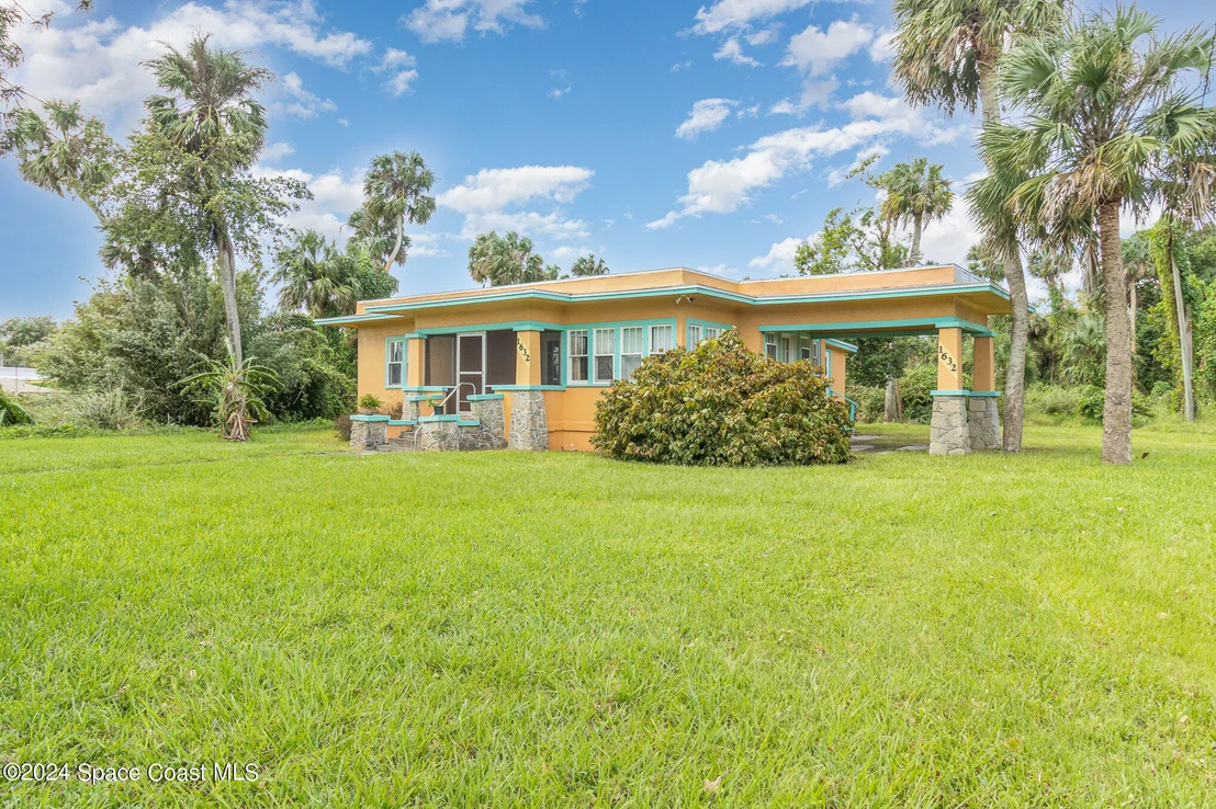 Photo of 1632 Water Drive NE