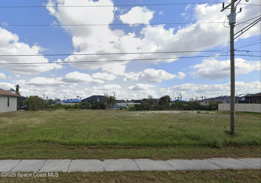 Photo of 2513 Surfside Boulevard
