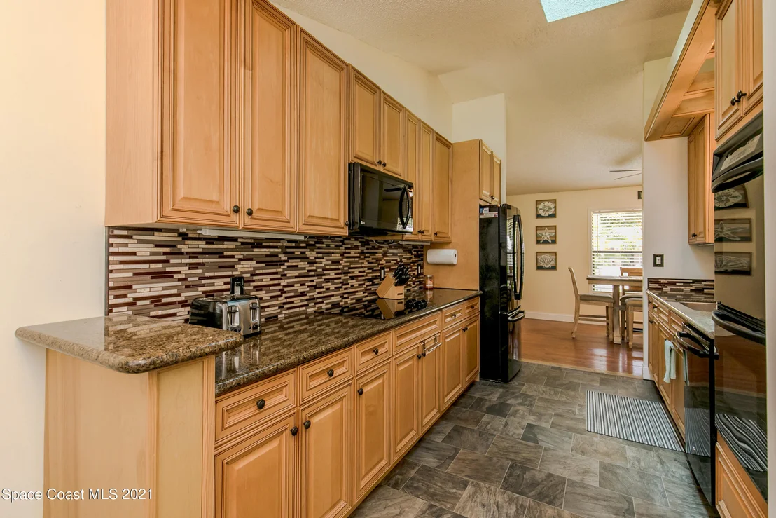 Photo of 949 Streamlet Ave Avenue