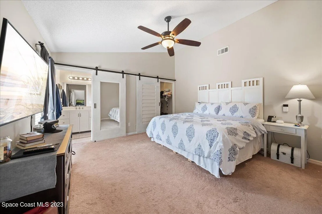 Photo of 914 Free Way