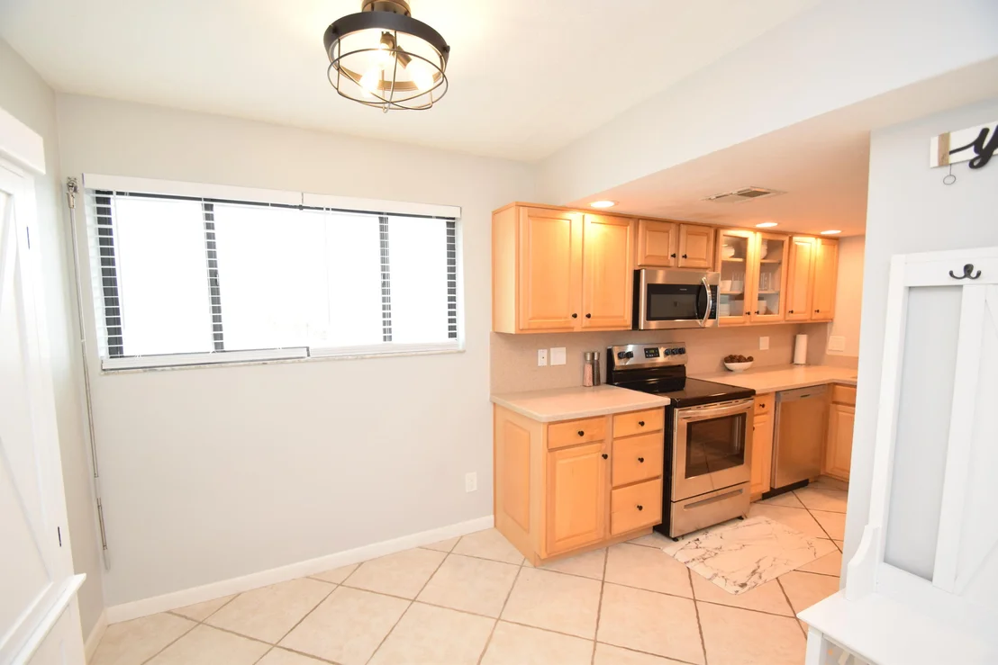 Photo of Unit 301 at 3901 Dixie Highway NE