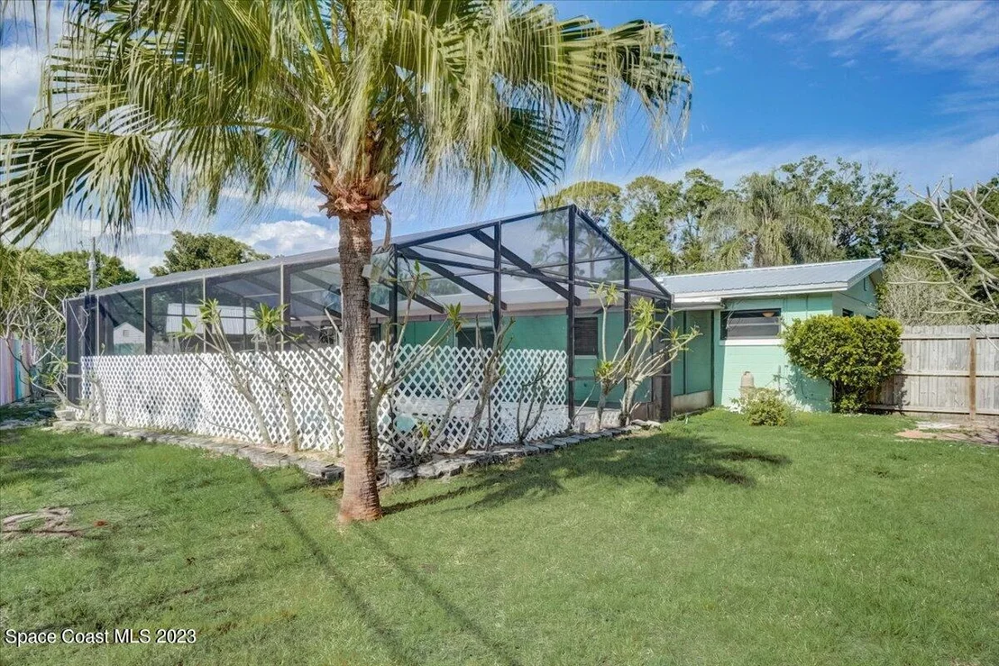 Photo of 953 Lexington Road