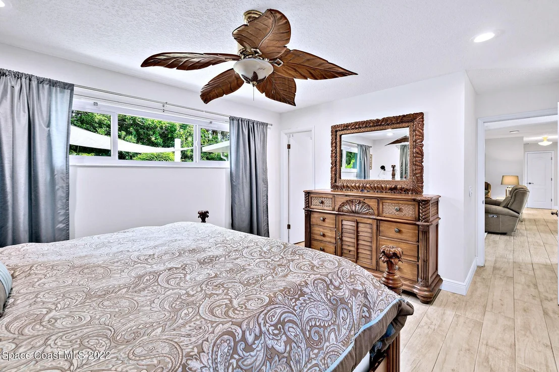 Photo of 130 Oakledge Drive