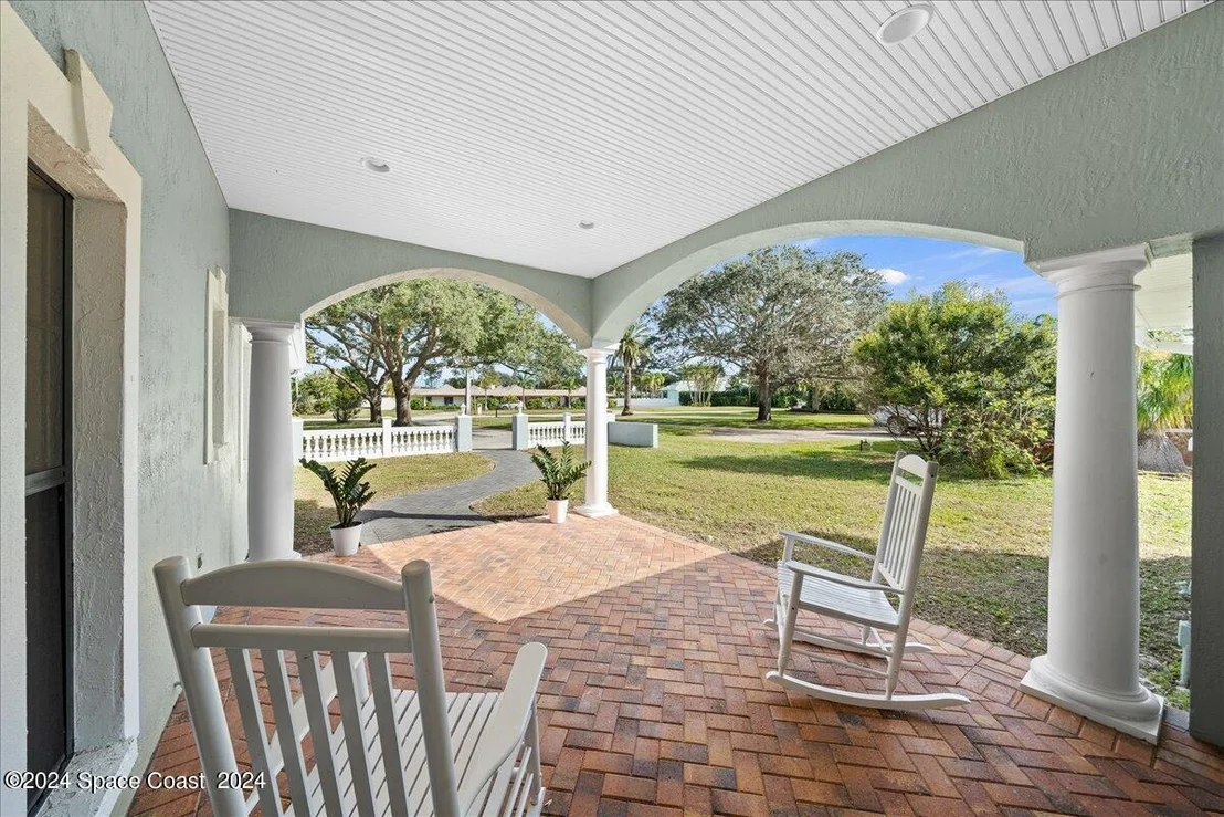 Photo of 206 Riverside Drive