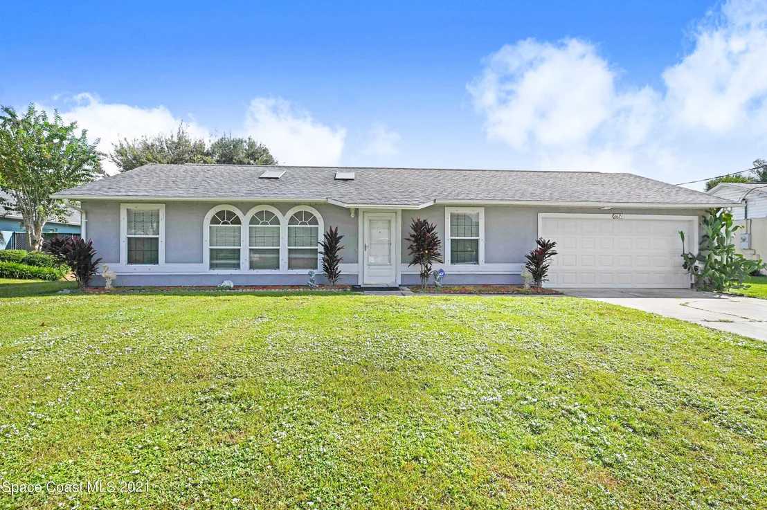 Photo of 6621 Bancroft Avenue