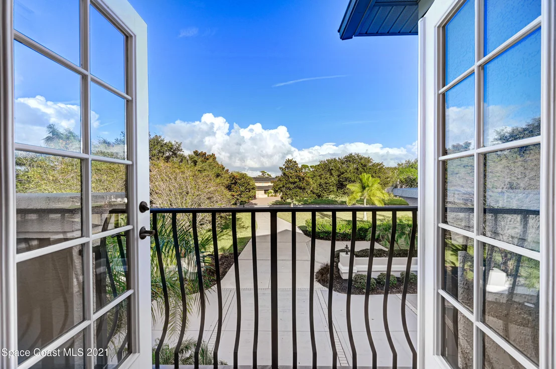 Photo of 882 Oak Park Drive