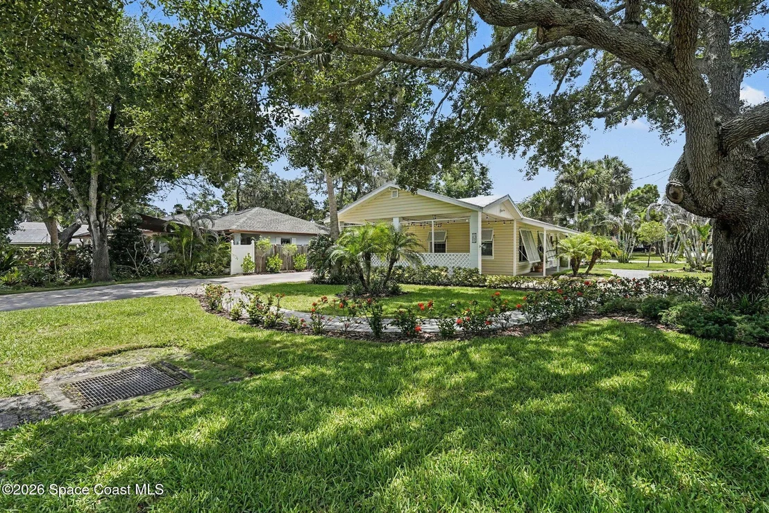 Photo of 565 Old Oak Street