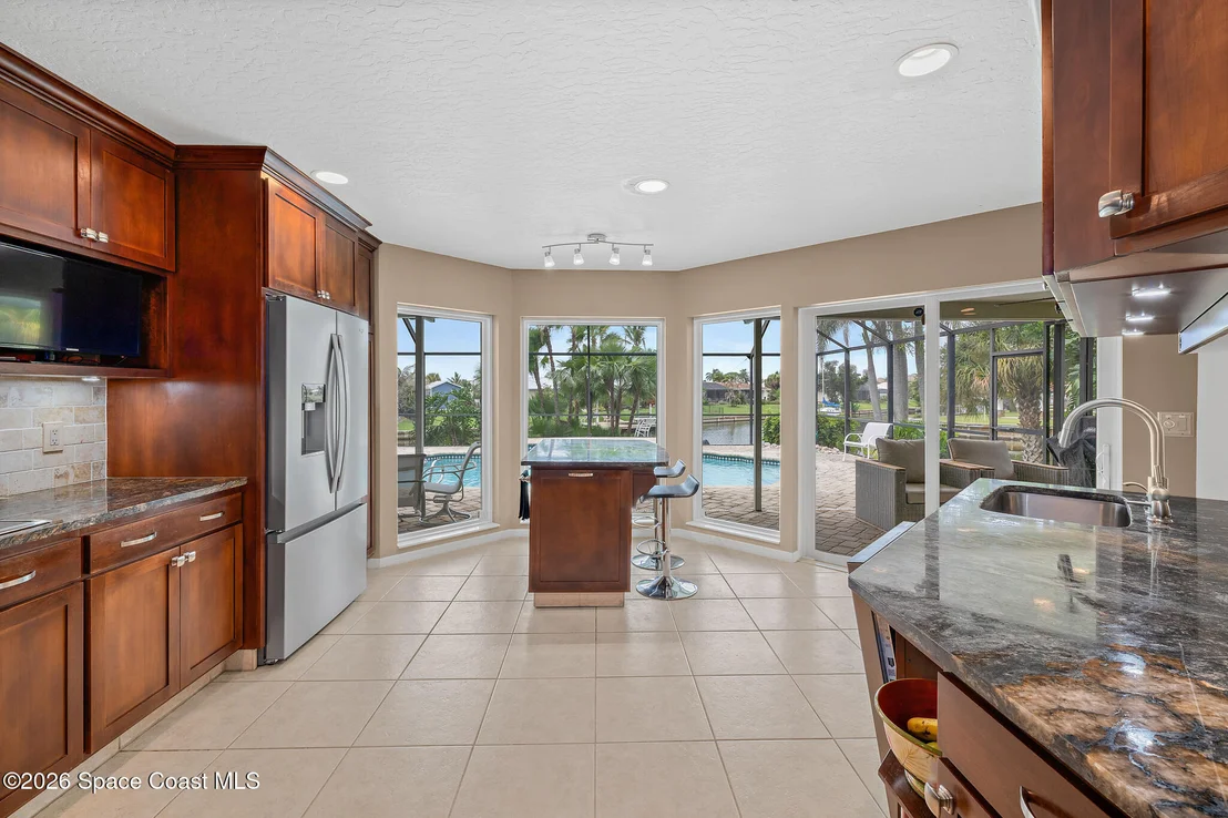 Photo of 2318 N Riverside Drive