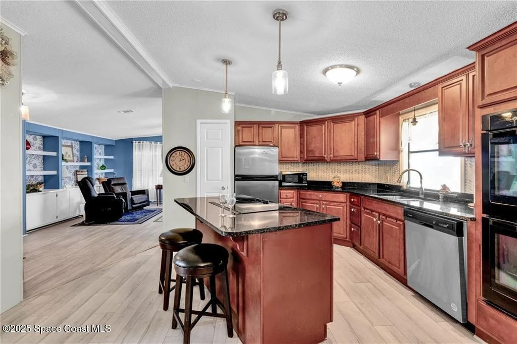 Photo of 729 Gladiolus Drive