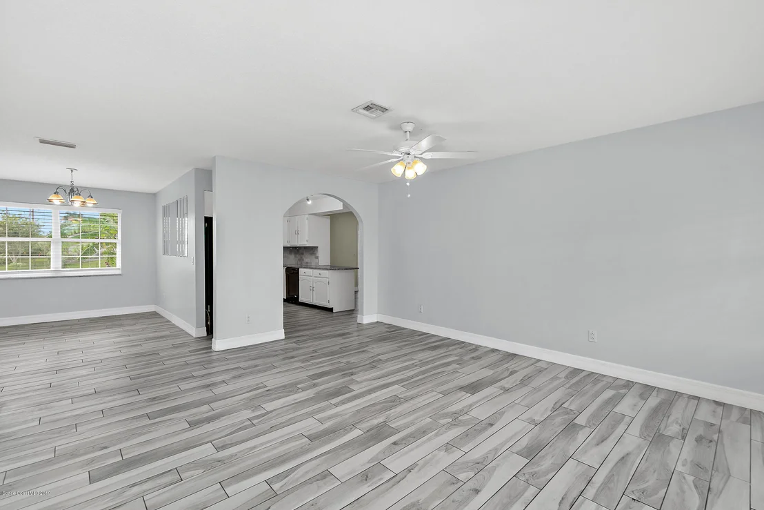 Photo of 818 Heron Road