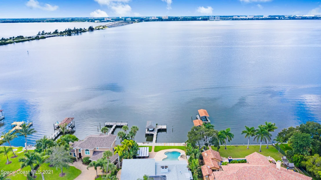 Photo of 600 N Riverside Drive