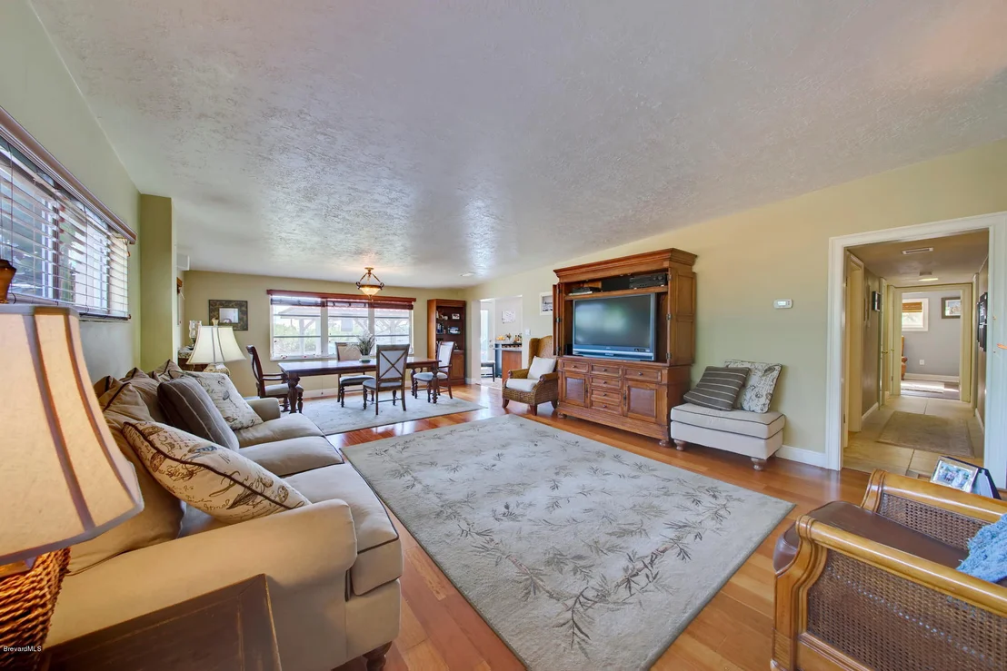 Photo of 469 Angelo Lane