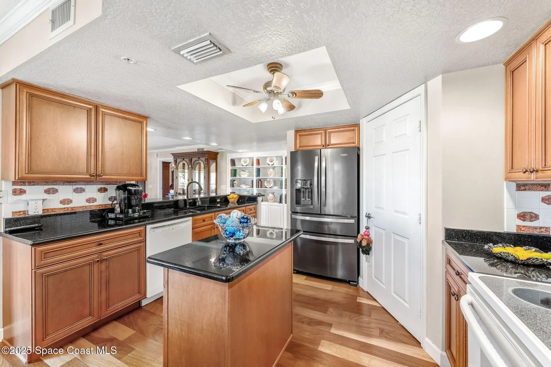 Photo of Unit 301 at 100 Riverside Drive