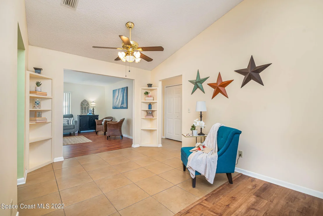 Photo of 1527 Eldron Boulevard SE