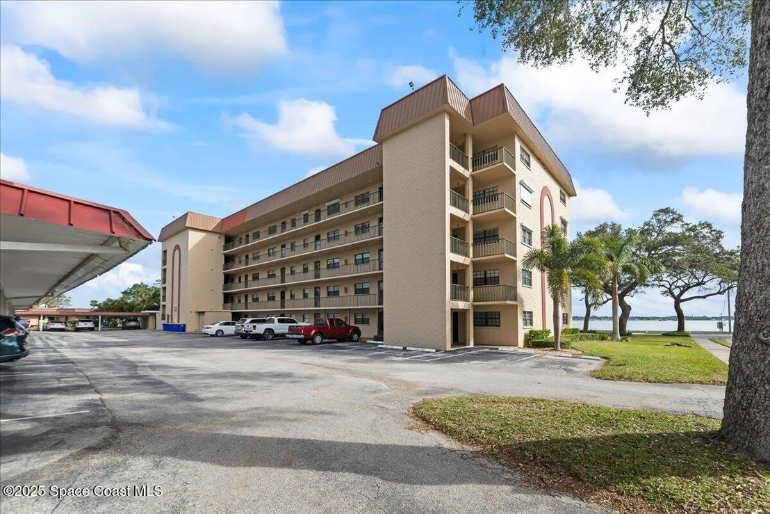 Photo of Unit 303 at 1049 Rockledge Drive