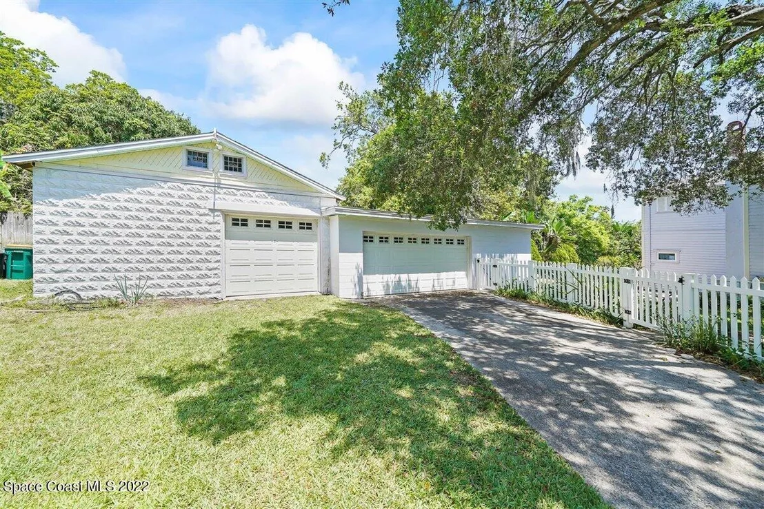 Photo of 1736 Pineapple Avenue
