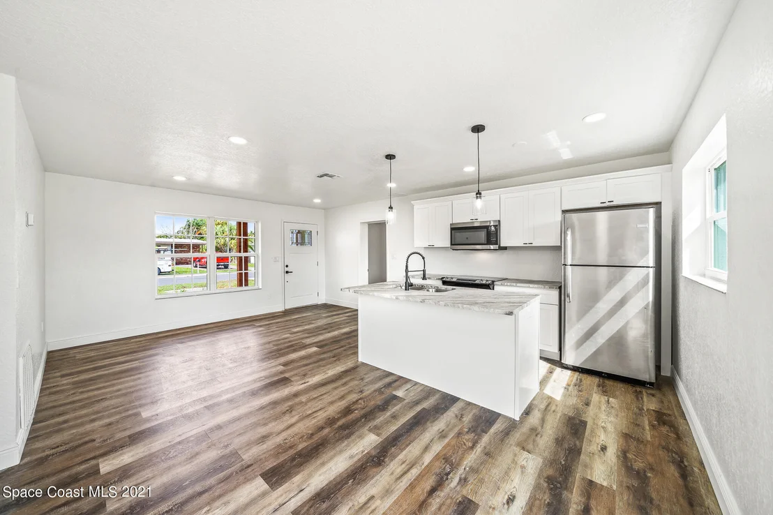 Photo of 1161 Wild Rose Drive NE