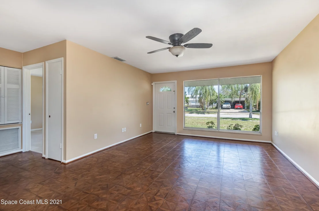 Photo of 950 Fulton Lane NE