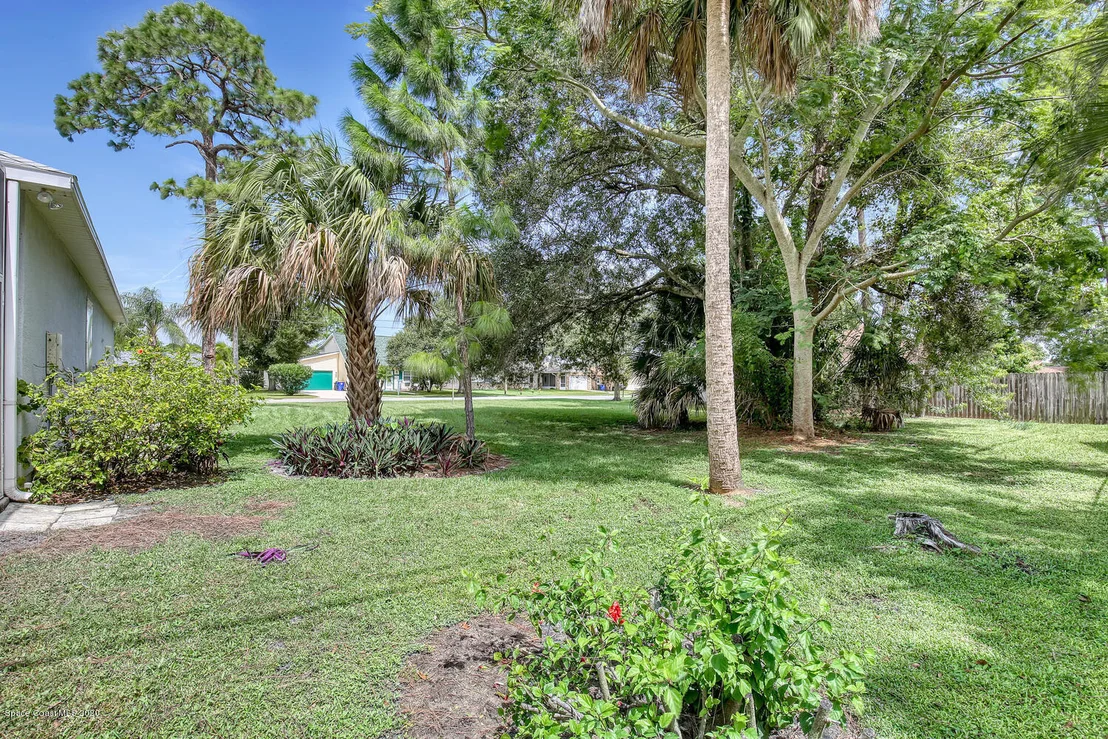 Photo of 975 Pineland Drive