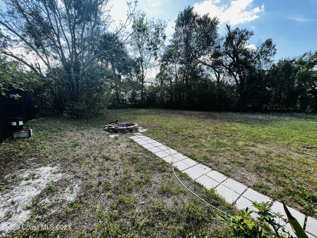 Photo of 305 Iris Street