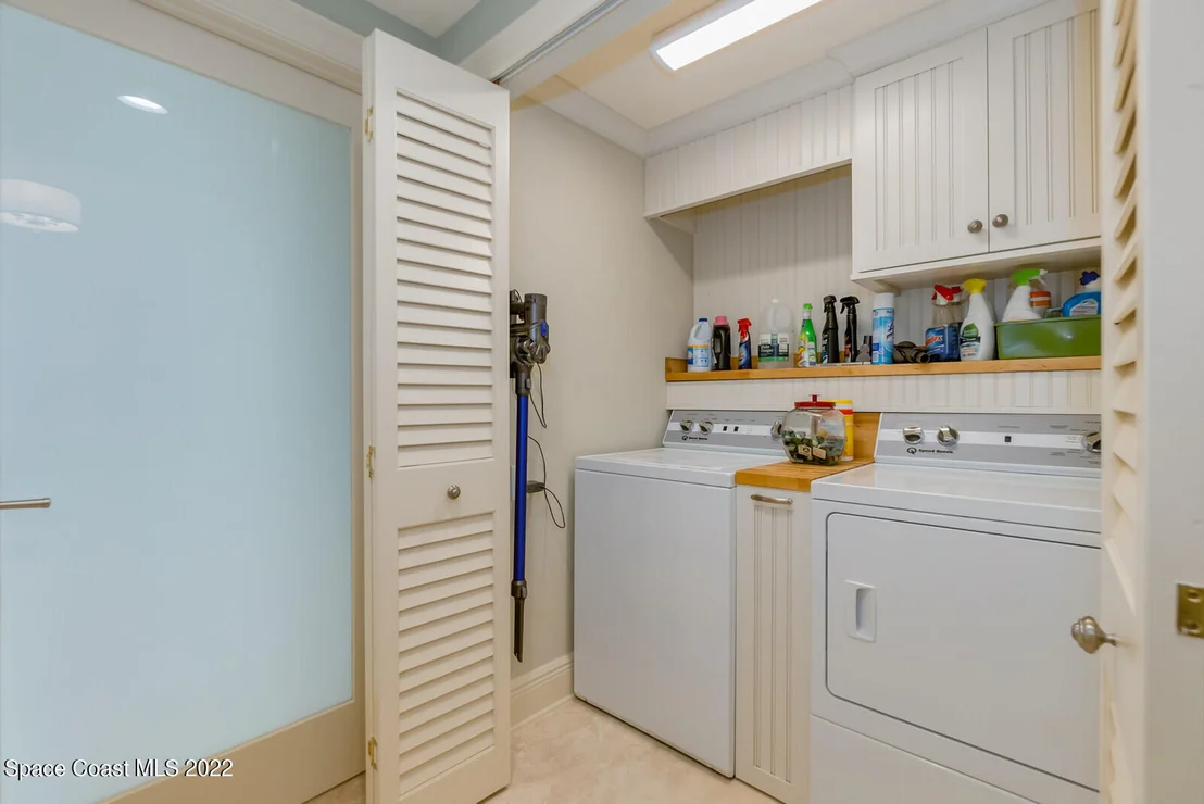 Photo of Unit 606 at 100 Riverside Drive