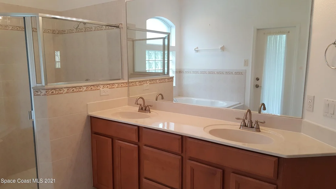 Photo of 4730 Portage Trail