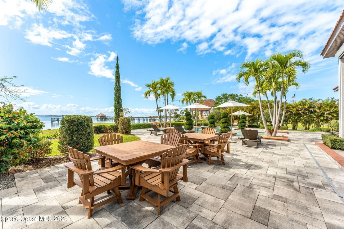 Photo of 3000 N Riverside Drive