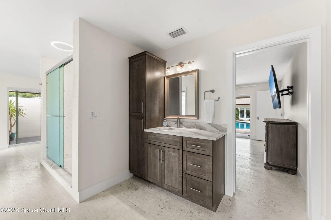 Photo of 207 Riverside Drive