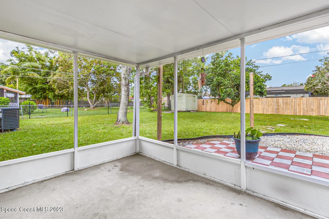 Photo of 736 Brevity Avenue NE