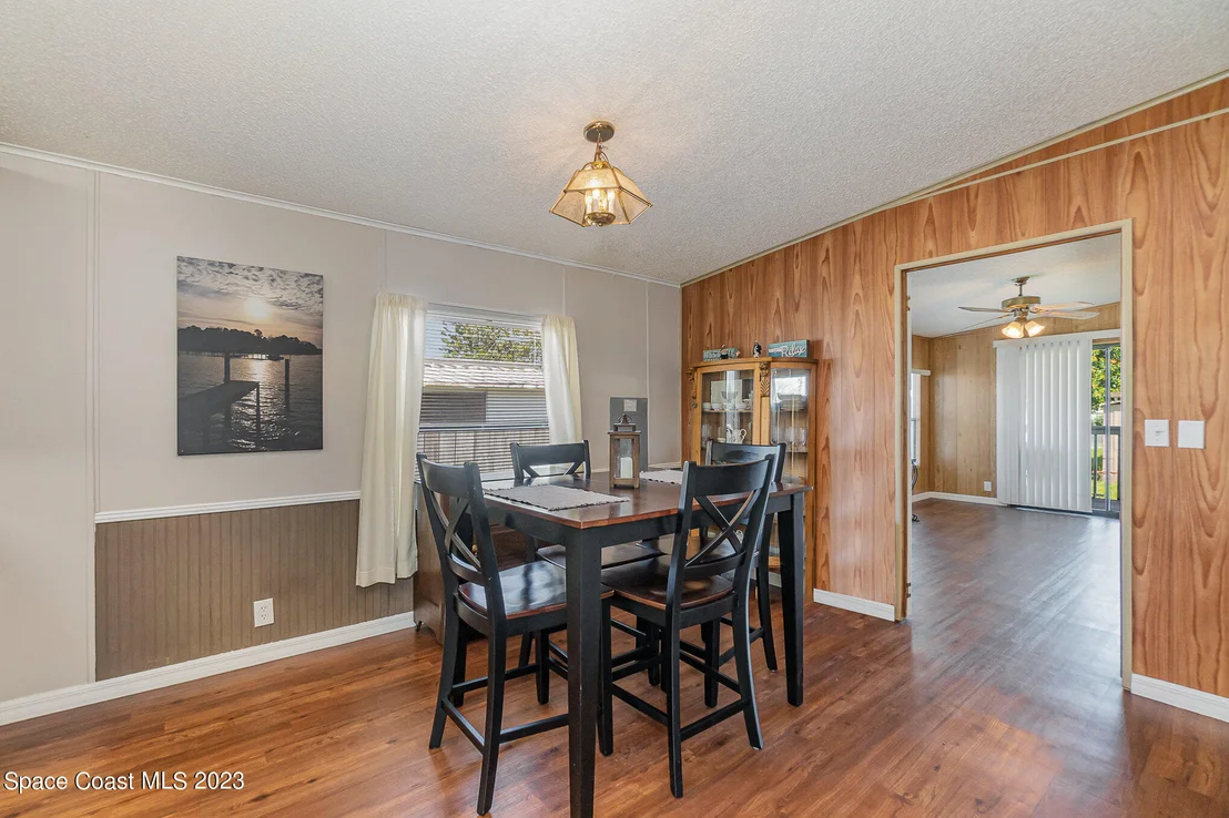 Photo of 2527 Chatham Way NE
