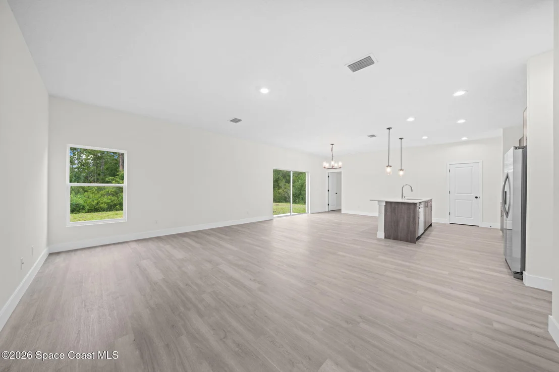 Photo of 1240 Cogan Drive SE