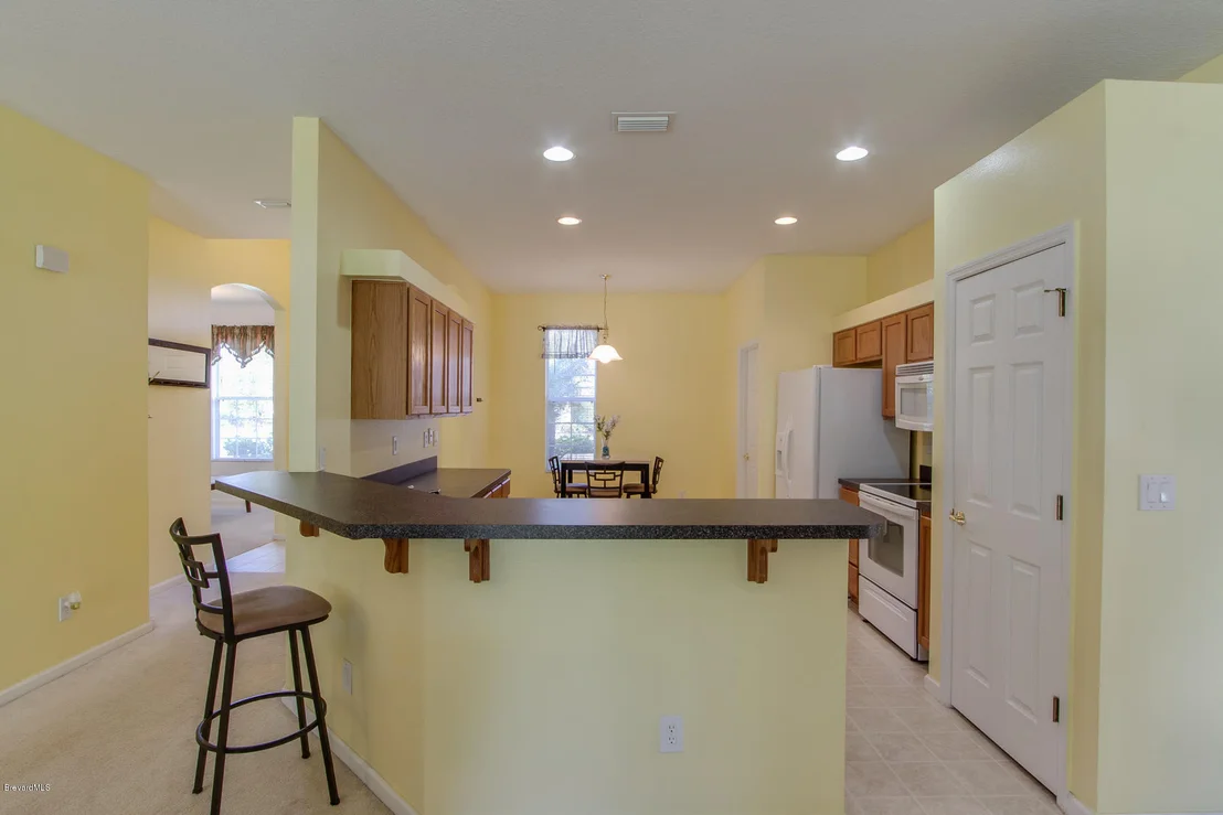 Photo of 228 SE Abernathy Circle