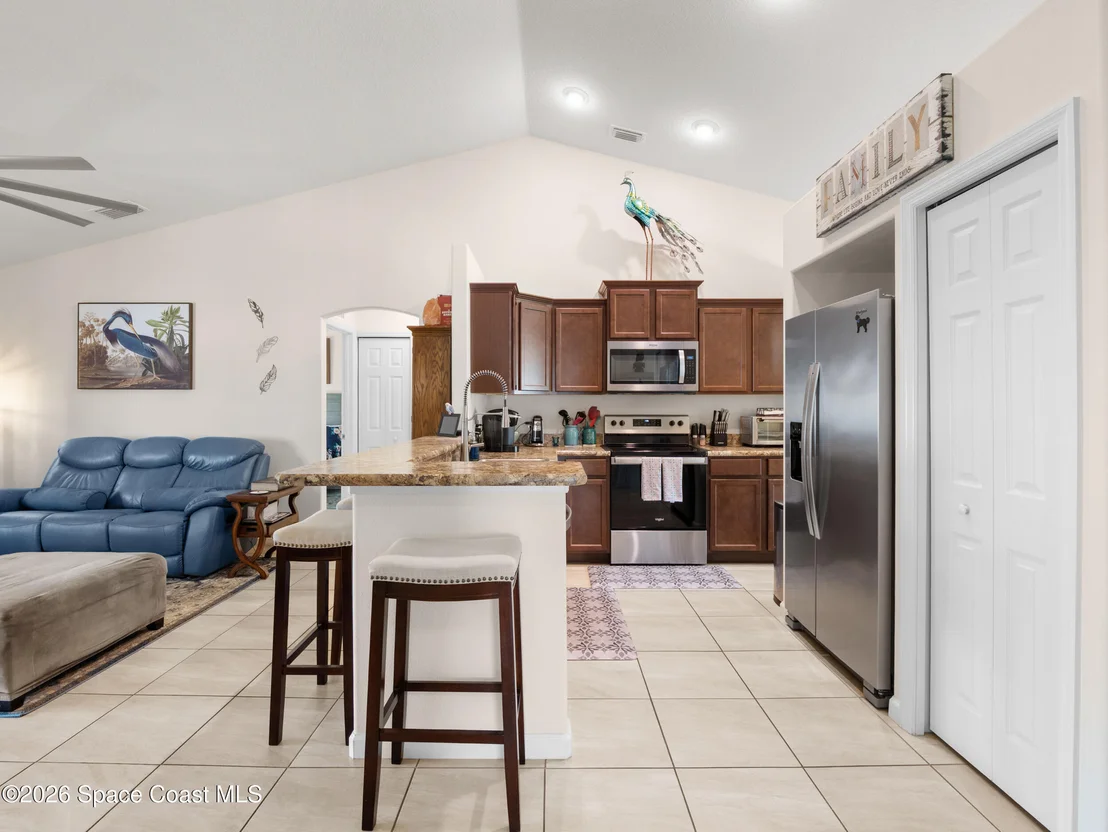 Photo of 5931 Midway Avenue