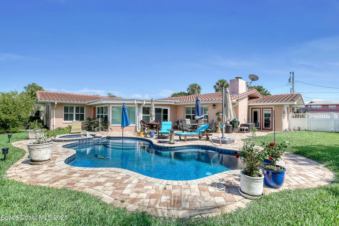 Photo of 227 Jamaica Drive