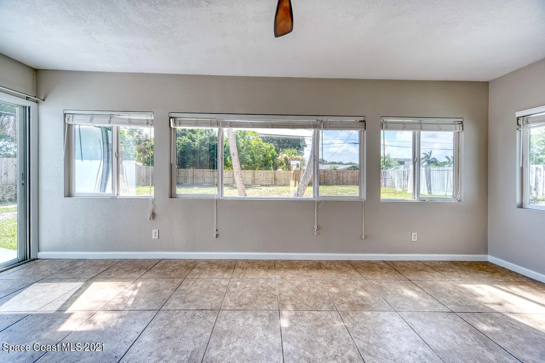 Photo of 1215 Pinetree Drive