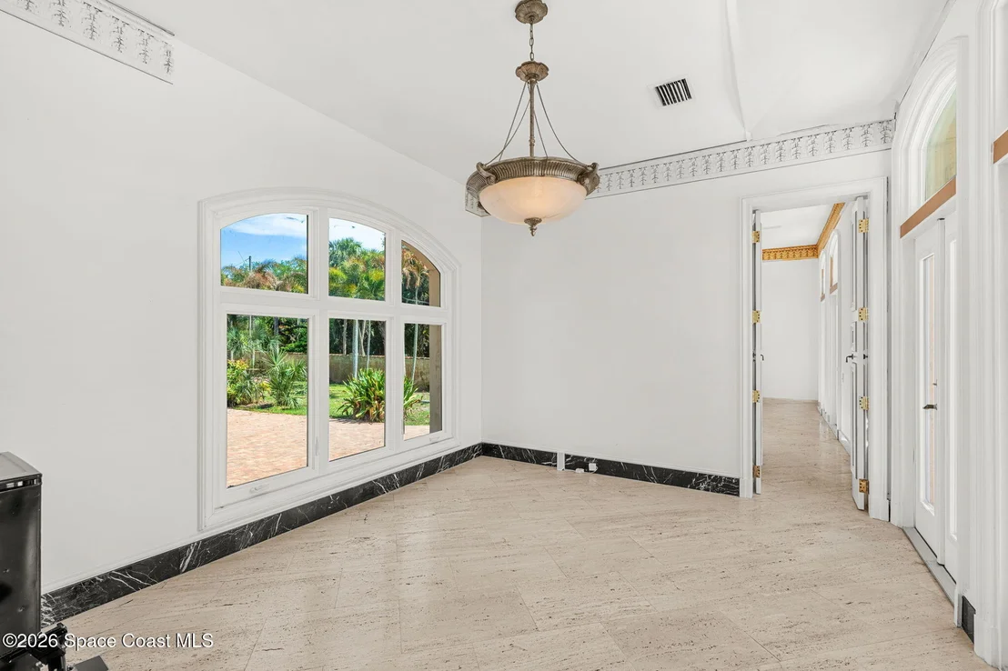 Photo of 1000 N Riverside Drive