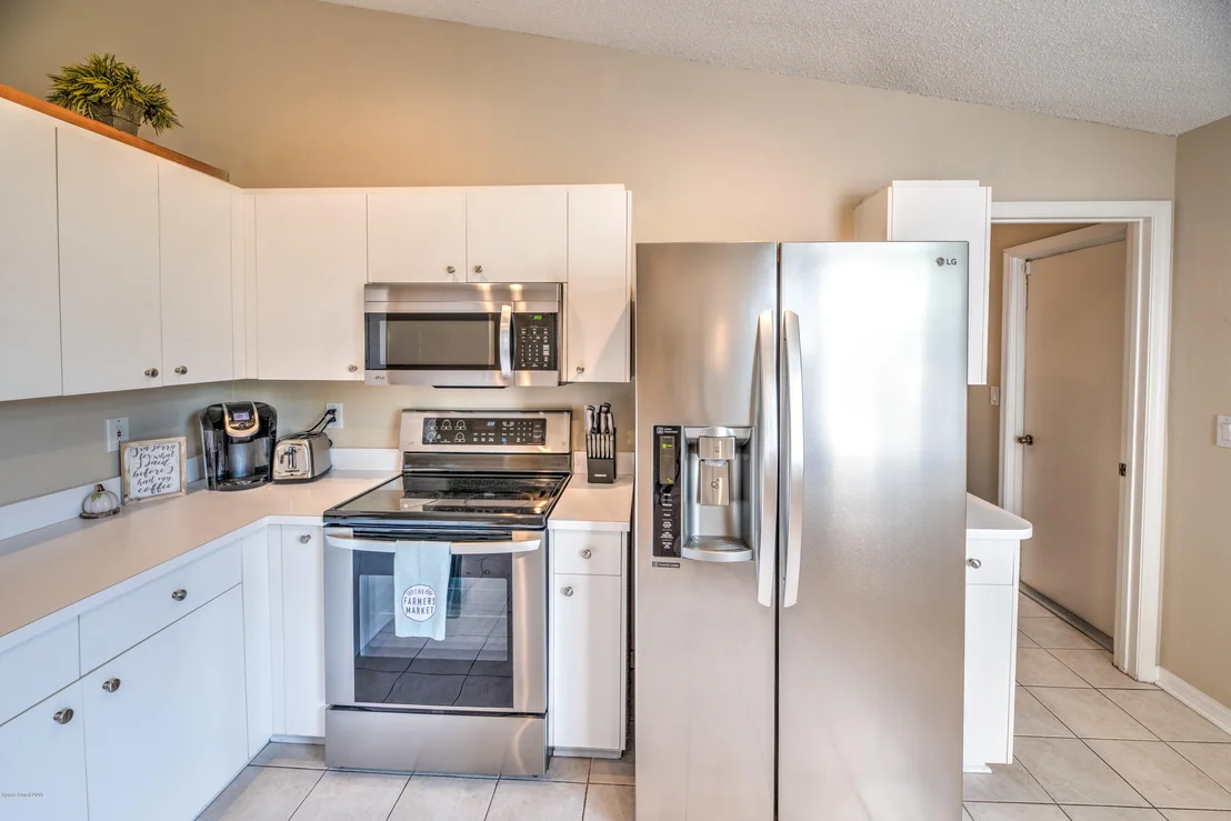 Photo of 977 Villa Drive
