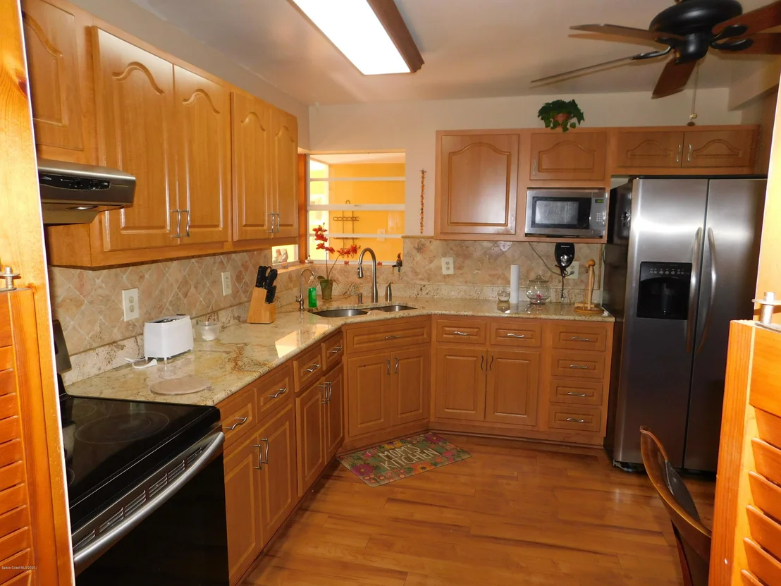 Photo of 978 Bianca Drive NE