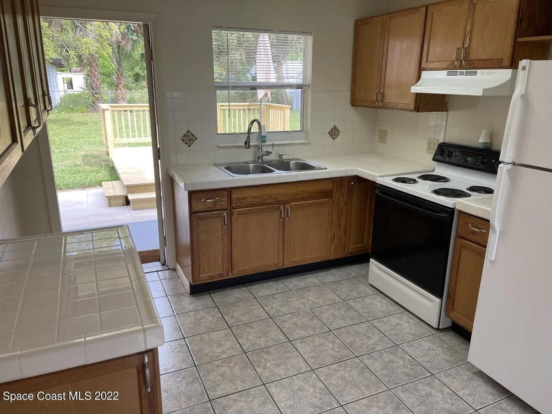 Photo of 2521 Vernon Drive NE