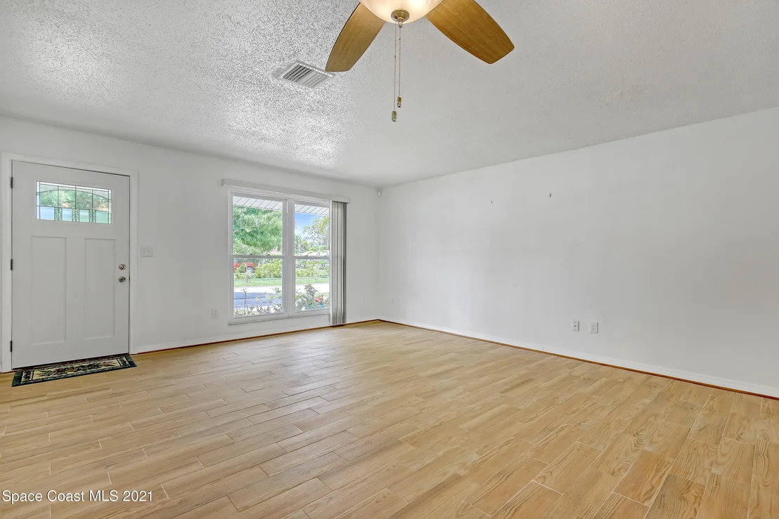 Photo of 1415 Cindy Circle NE