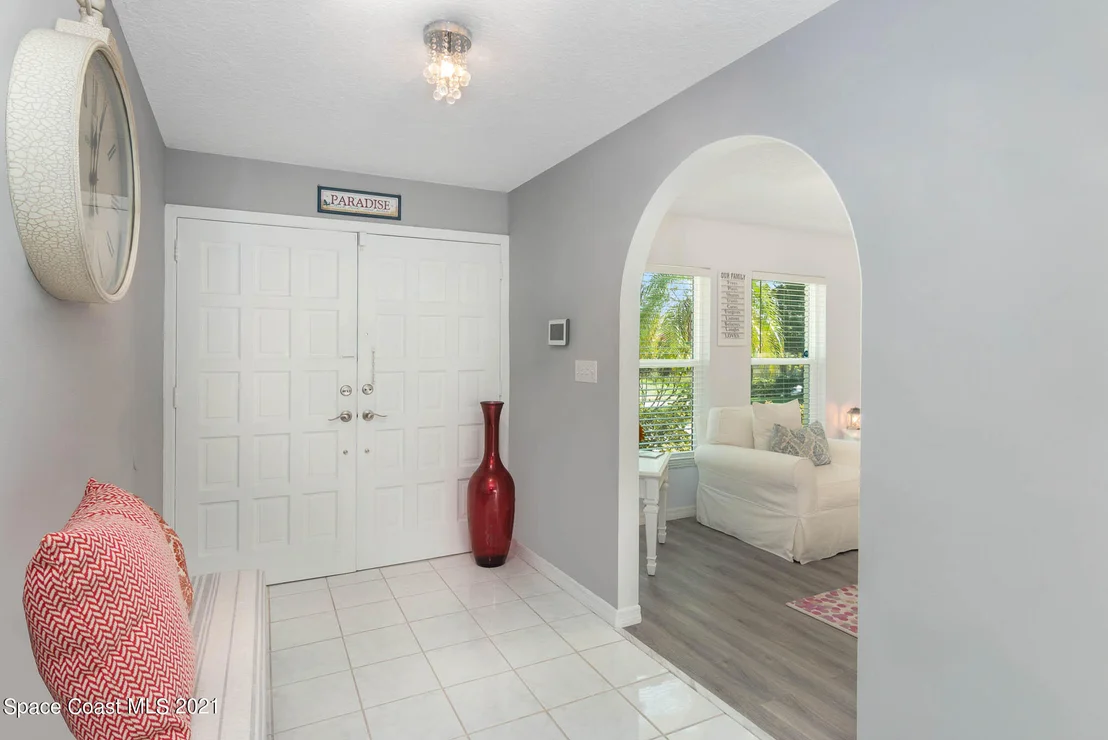 Photo of 1002 Mandarin Drive NE