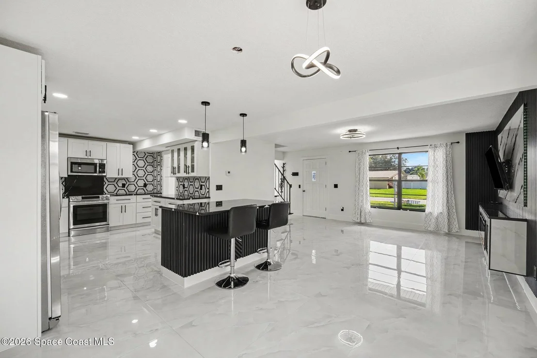 Photo of 508 S Ixora Drive S