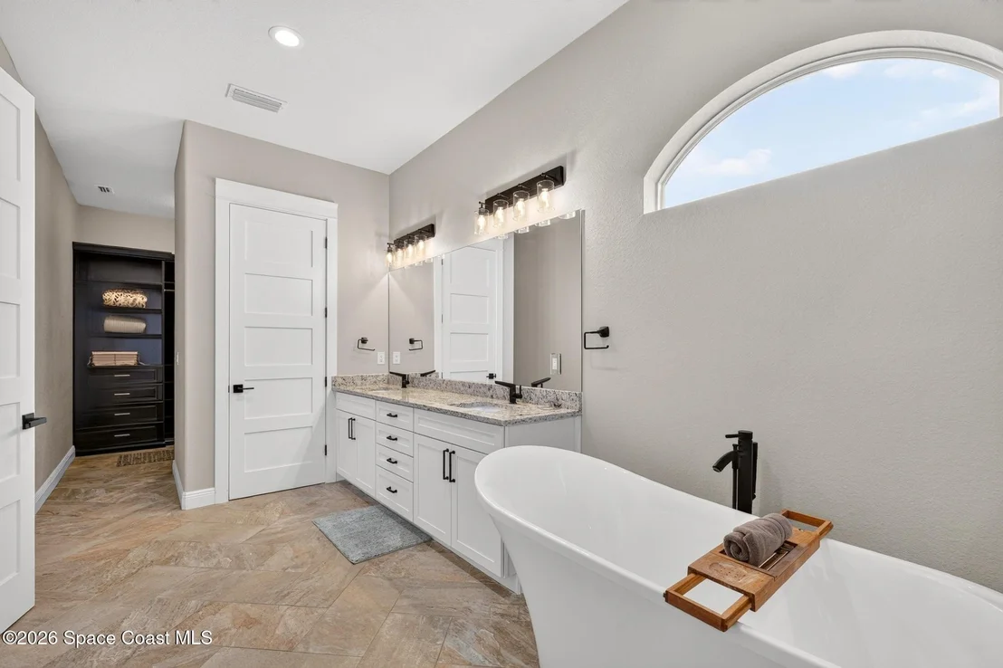 Photo of 318 Angelo Lane