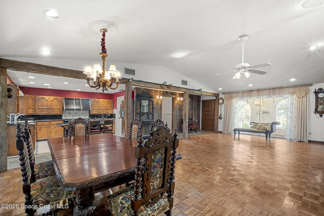 Photo of 620 W Pine Road